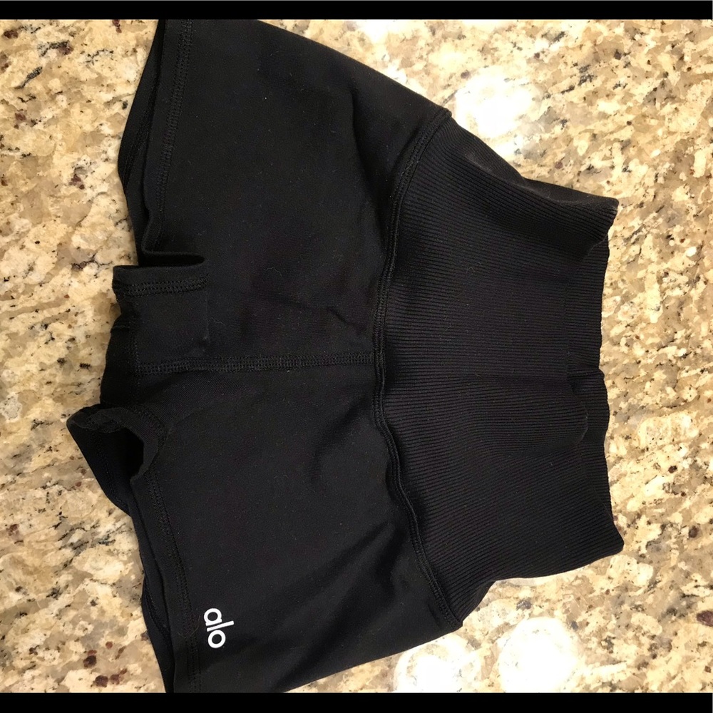 ALo Aura Quartz shorts